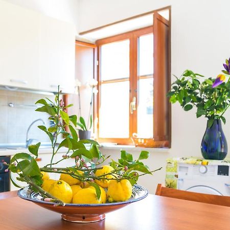 Relax Ad Ovest Appartamento Procida Esterno foto